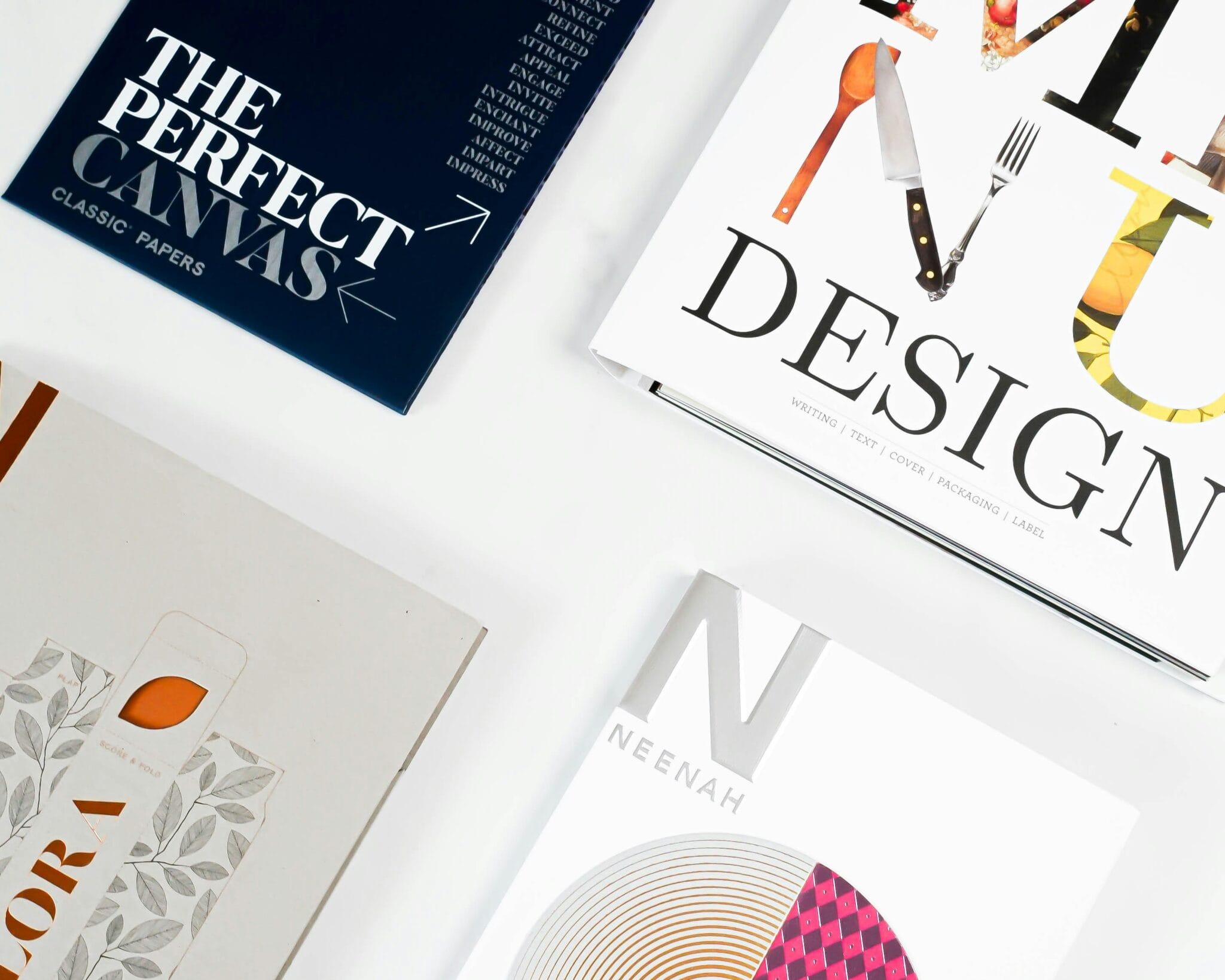 Photographie livres design graphique. Logo, illustrations, motifs, packaging.